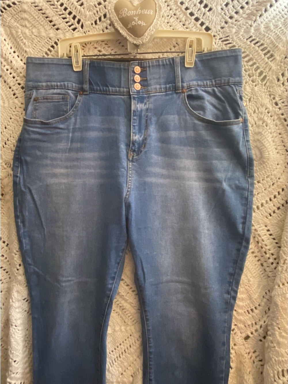 ARULA Skinny Jeans in Medium Blue Wash